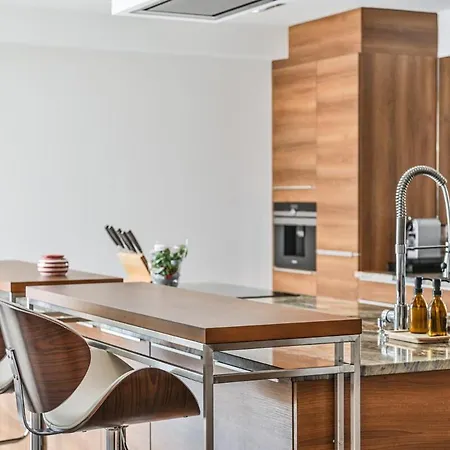 Luxury Private Located In Saint Laurent Deze Вилла