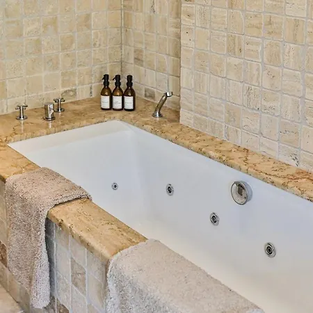 Вилла Luxury Private Located In Saint Laurent Deze *
